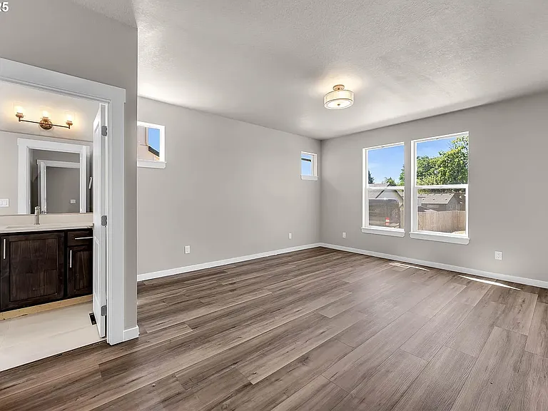 6107 NE 45th Ct — Photo 9