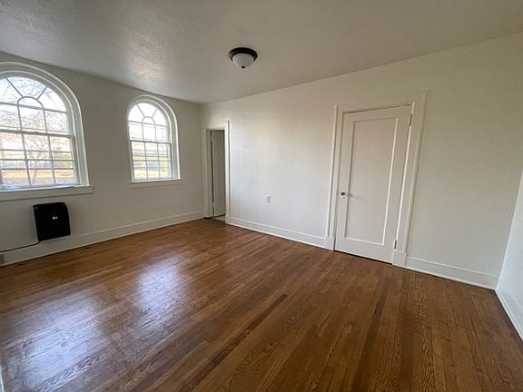 3rd image of 57 E Chestnut St #4