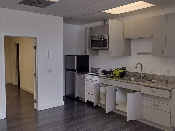 3rd image of 7442A Girard Ave #7442-A