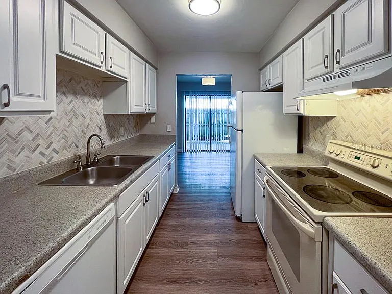 7420 SW 42nd Pl #D — Photo 7