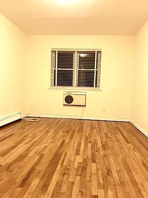 Rented by Zikos Realty Services | media 20