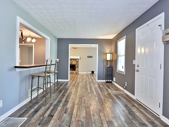 3rd image of 523 Rivercrest Dr