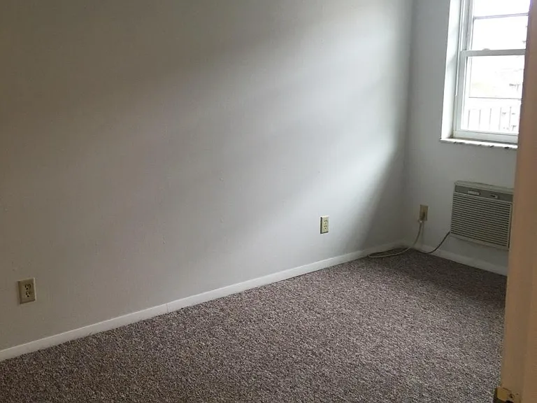 550 S Clayton Rd — Photo 9