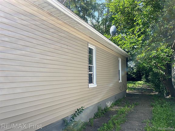 2nd image of 15010 Lappin St