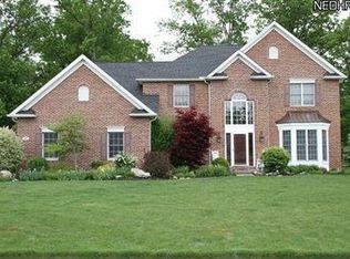 407 Crestwood Dr, Avon Lake, OH 44012