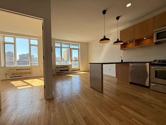 4th image of 330 E 119th St #5E