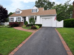 45 Block Blvd, Massapequa Park, NY 11762