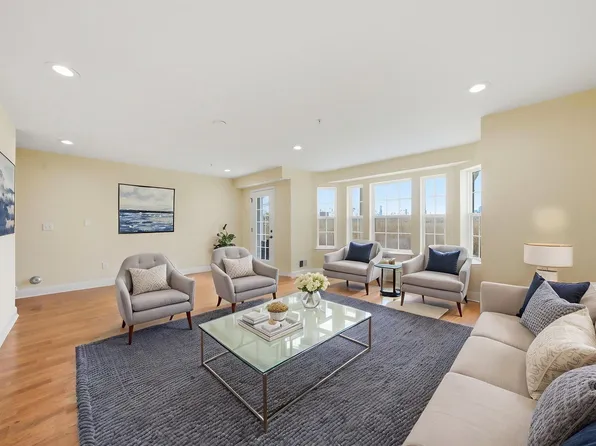 27 Creekside Ct, Secaucus, NJ 07094