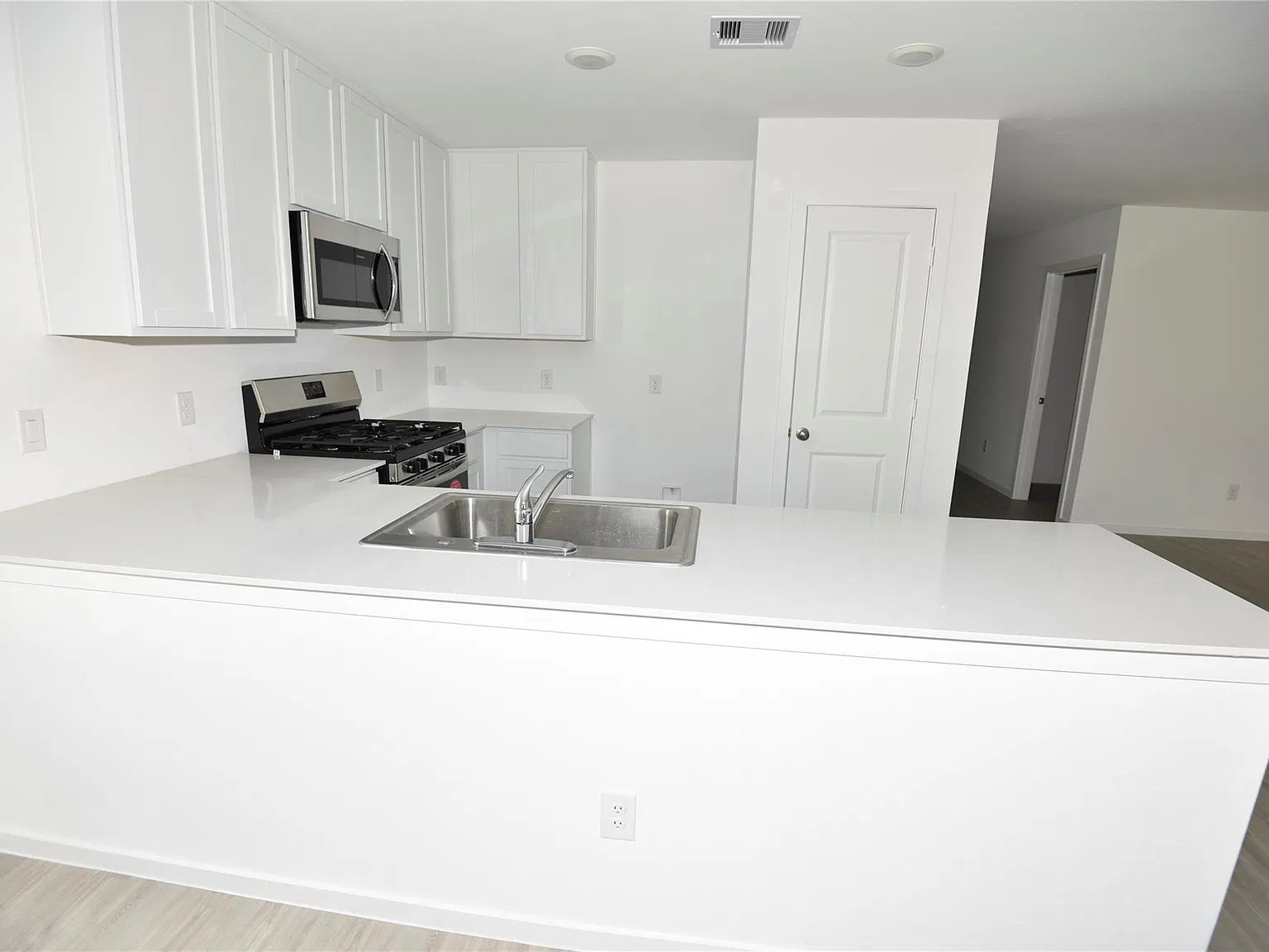 4 bed, 2.0 bath, 1740 sqft, $1,850 — Photo 4