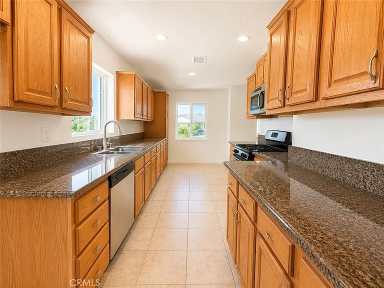 1180 Langley Way — Photo 7