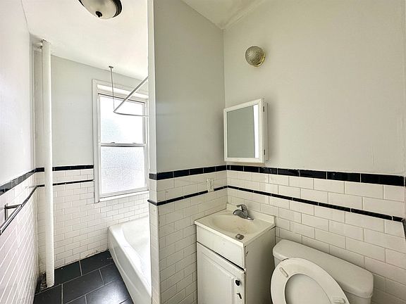 2nd image of 2267 Kennedy Blvd #22