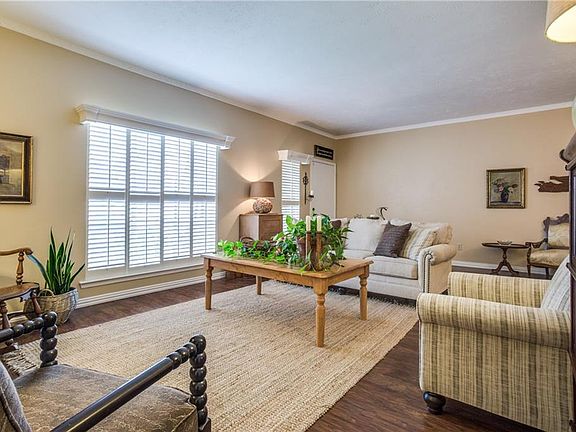 4th image of 4320 Bellaire Dr S APT 228