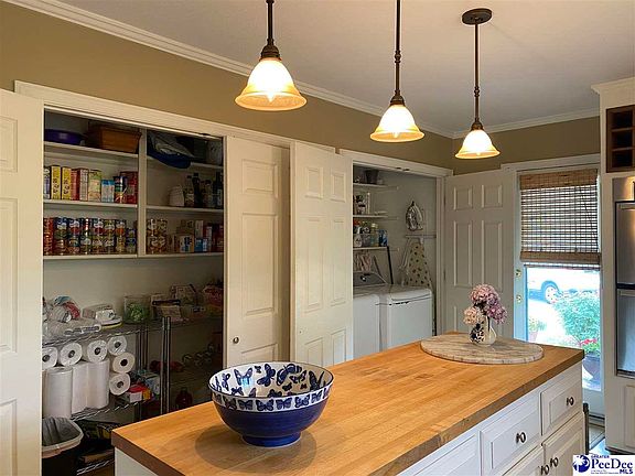 5th image of 214 E Richardson Cir