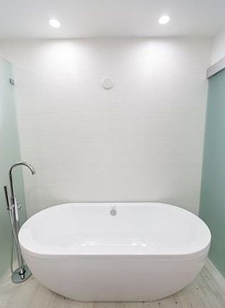 3rd image of 619 NE 14th Ave #1