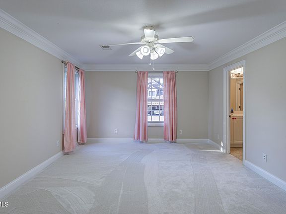 41st image of 405 Heather View Dr