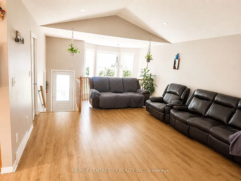 18 Kennedy Pl — Photo 3