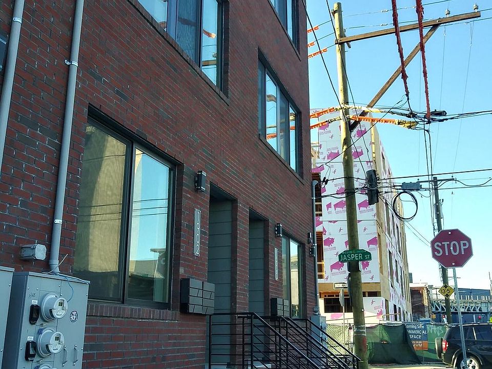 1st image of 1902 E York St Floor 1