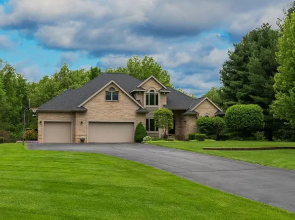 7041 Steeplechase Ct, Kalamazoo, MI 49009