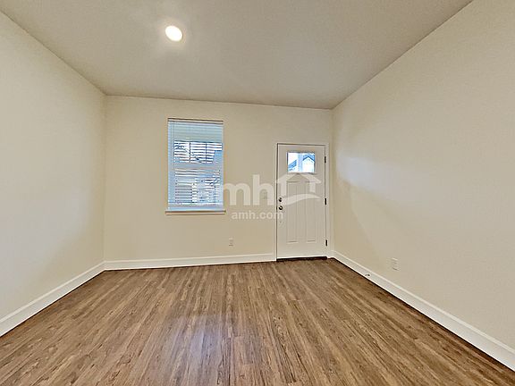 4th image of 10619 137th St E