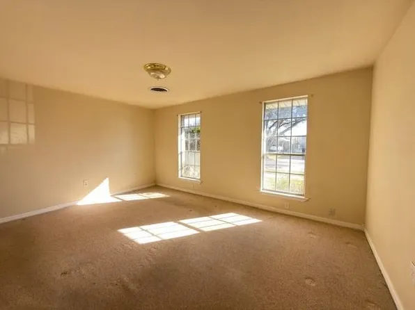 300 Clemson Dr, Kenner, LA 70065