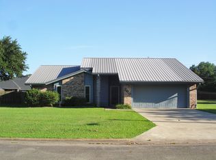800 W 11th St, Clarksville, TX 75426