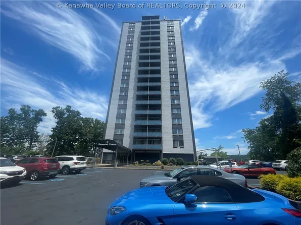 1800 Roundhill Rd APT 204, Charleston, WV 25314