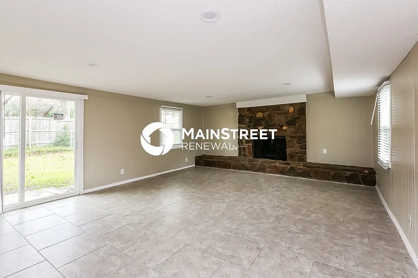 221 Highridge Dr — Photo 2
