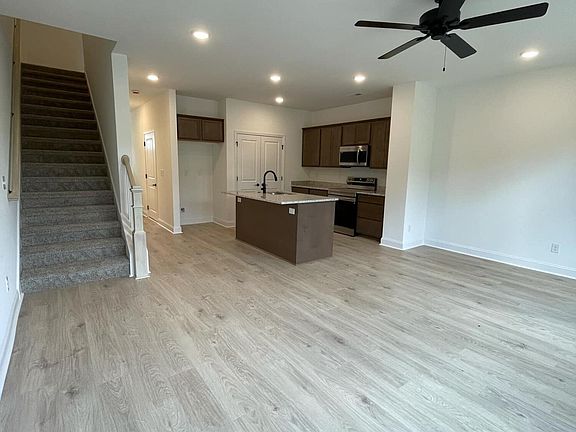 4th image of 9166 Rolling Stone Way