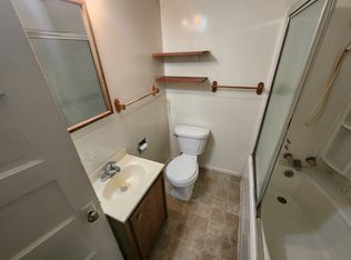 209 4th St #A, Phoenix, OR 97535