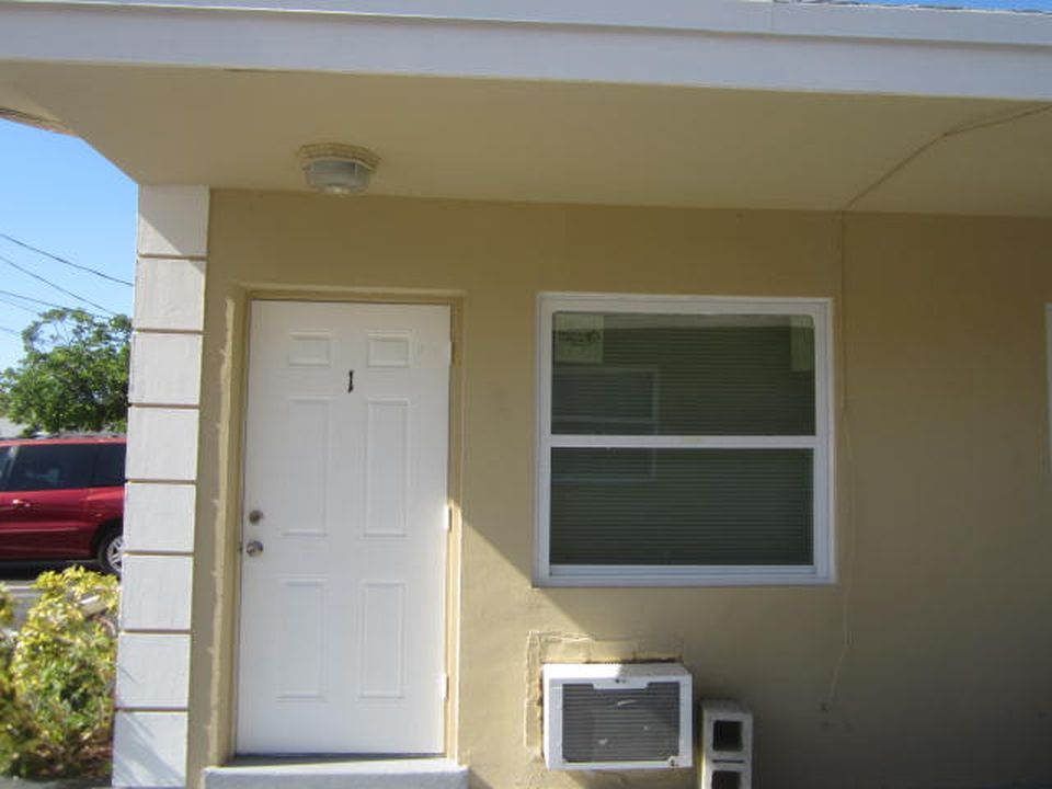 313 SE 10th Ave APT 3, photo 3