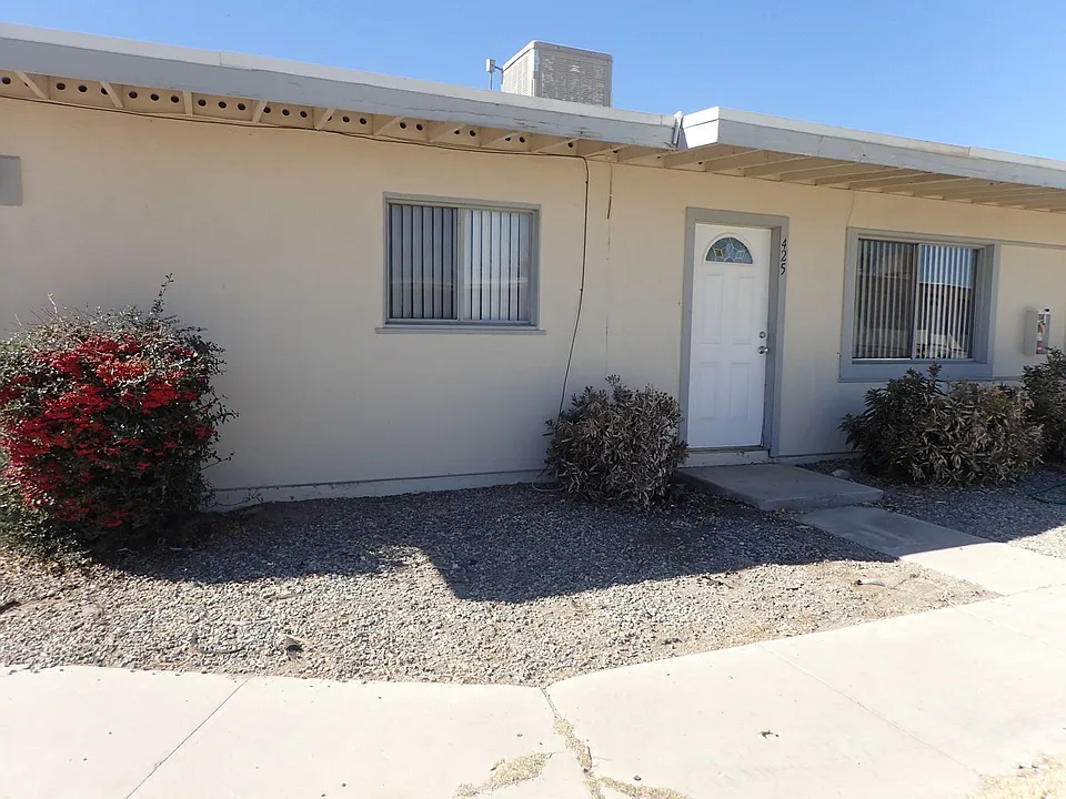 425 Palm Dr