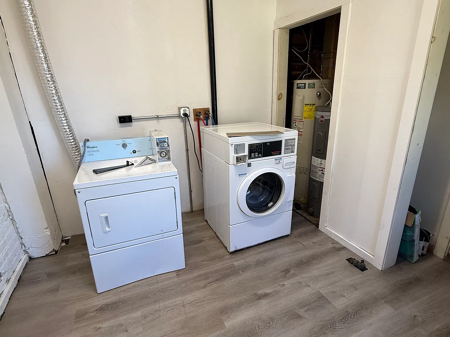 3 bed, 1.5 bath, 1200 sqft, $2,000 — Photo 2