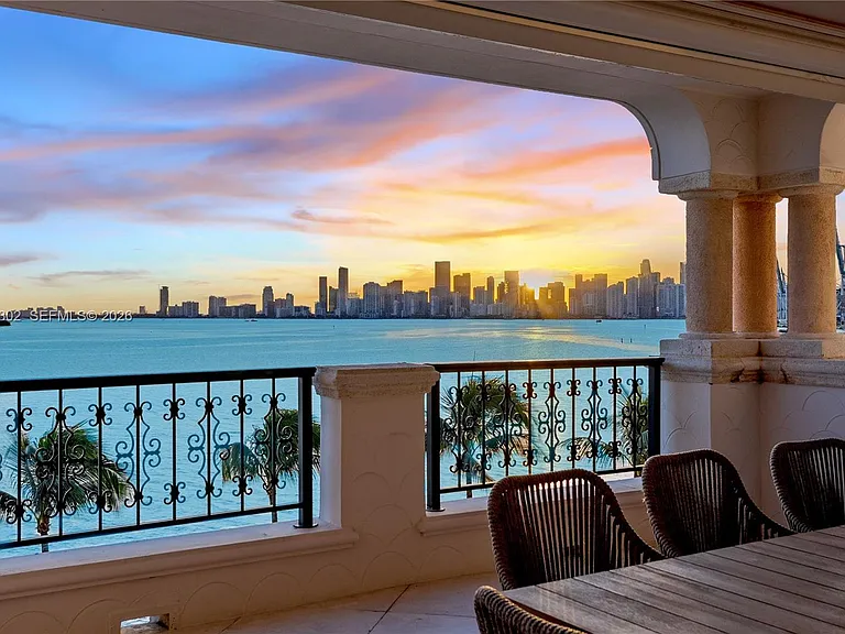 5242 Fisher Island Dr #5242 — Photo 35