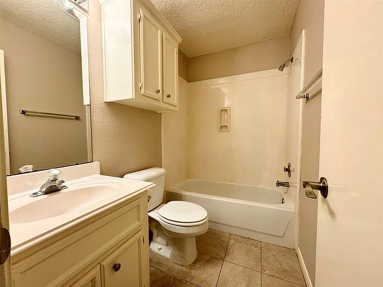 4006 Hunnington Dr — Photo 30