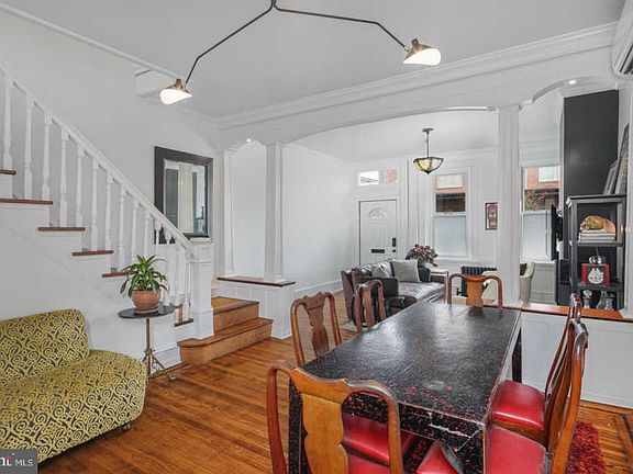 5th image of 137 Richmond St