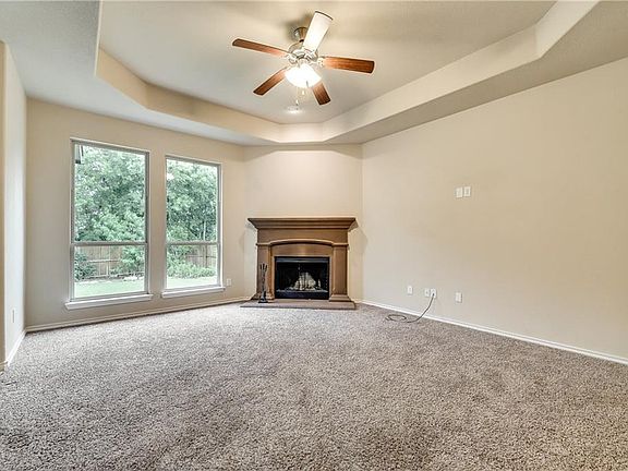 3rd image of 4924 Lazy Oaks St
