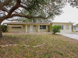 211 Punta Alta Ct, Lehigh Acres, FL 33936