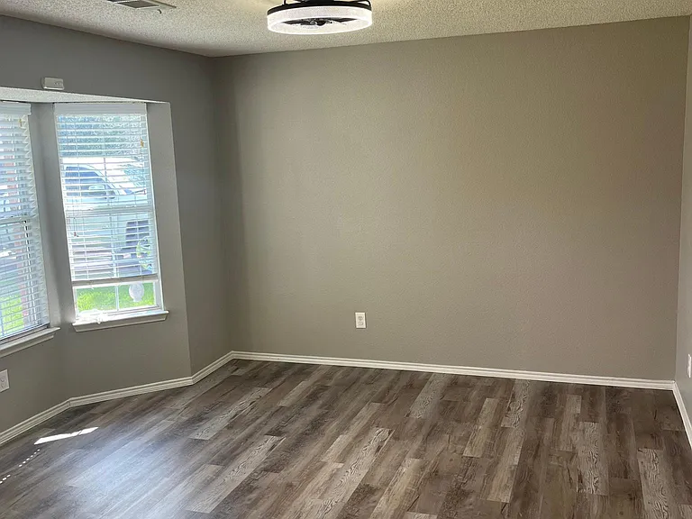 4405 Carriage Lane Cir — Photo 22