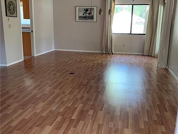 4th image of 205 Albrighton Ct
