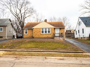 611 Putnam Ave, Woodstock, IL 60098