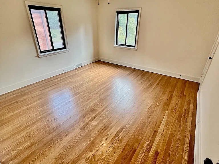 109 Hilton Ave #4 — Photo 4