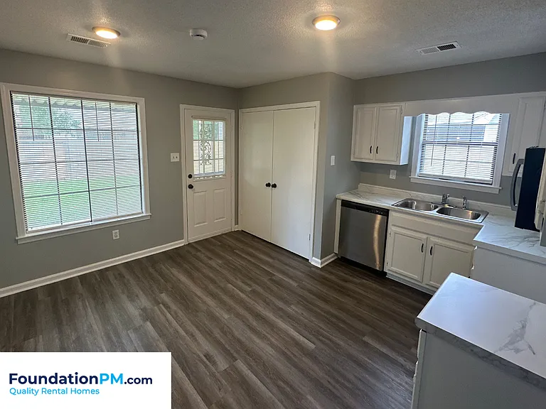 2293 Hometown Dr — Photo 4