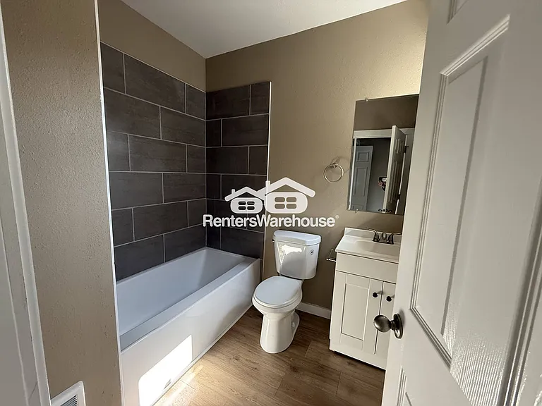 616 S G St #4 — Photo 8