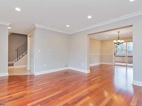 4th image of 501 E Frech Ave