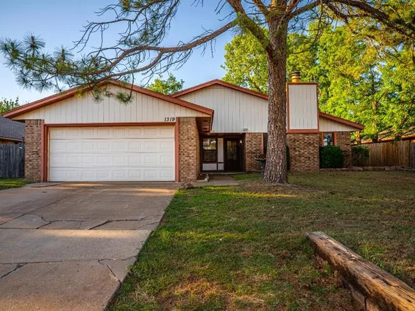 1319 W Aries Rd, Edmond, OK 73003