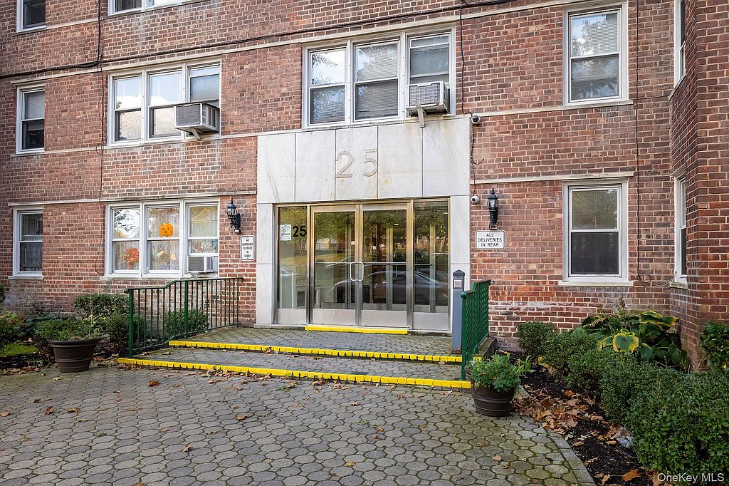 1-bedroom condo for sale in Spuyten Duyvil