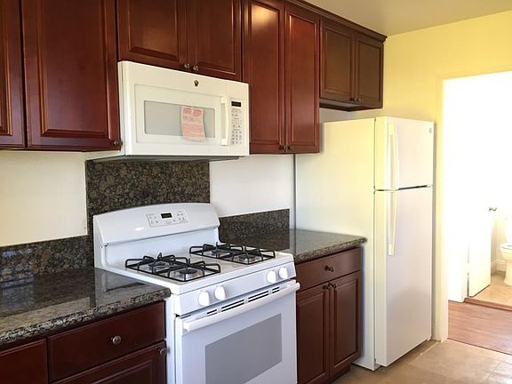 5th image of 415 N Kingsley Dr