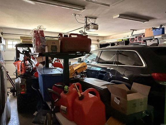 5th image of 417 Cedarwood St