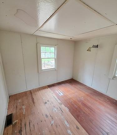 5th image of 43 Hemlock Avenue