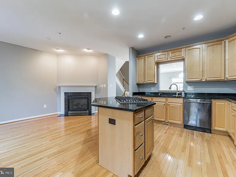 4858 Lee Hollow Pl — Photo 8